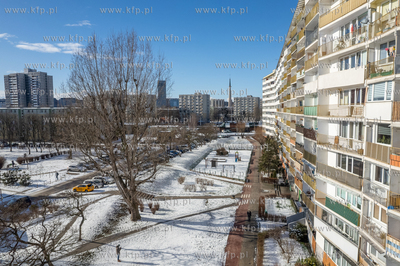 Gdańsk, Przymorze. Falowiec przy ul. Obrońców Wybrzeża....