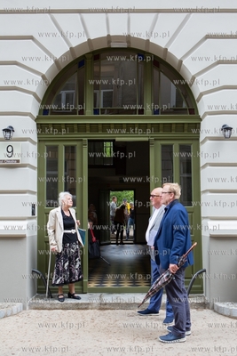 Przekazanie sześciu rodzinom kluczy do nowo wyremontowanej...