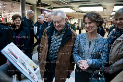 Gdansk. Centrum Handlowe Manhattan. Premiera i promocja...