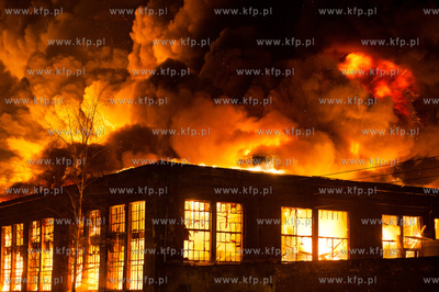 Gdansk. Pozar znajdujacej sie na terenie Stoczni Gdanskiej...