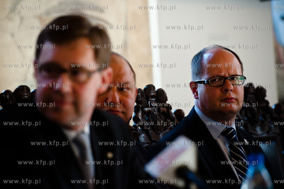 Gdansk. Ratusz Glownego Miasta. Konferencja prezentujaca...