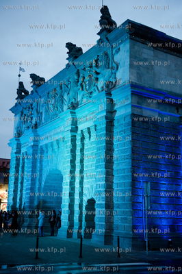 Gdansk. Oswietlona na niebiesko Brama Wyzyna. Okazja...