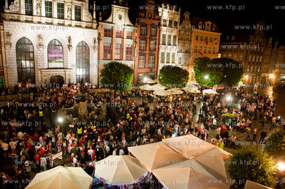Gdansk. Dlugi Targ. Sympatycy Polskiej reprezentacji...