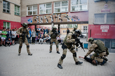Gdansk. Gimnazjum nr 29 na Suchaninie. Pokazy Gdanskiej...