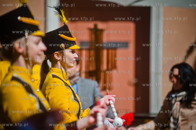 Gdansk. Ul. Dluga. Korowod Pol Nadziei z udzialem Orkiestry...