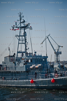 Gdynia. Oksywie. Port Marynarki Wojennej. Powrot niszczyciela...