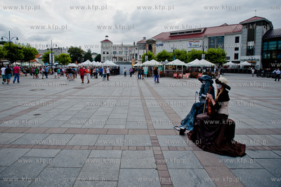 Wakacyjne popoludnie na ul. Bohaterow Monte Casino...