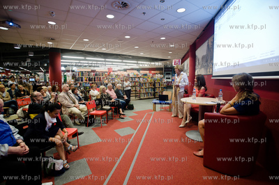 Gdansk. Biblioteka Manhattan w CH Manhattan. Spotkanie...