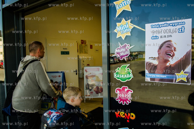 Gdansk. Ujescisko. Punkt Lotto znajdujacy sie w sklepie...
