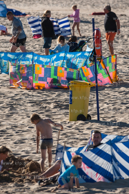 Gdansk. Letni wypoczynek na plazy miejskiej Stogi....