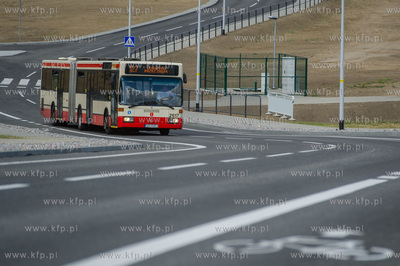 Gdansk. Nowo otwarta droga dojazdowa do przystanku...