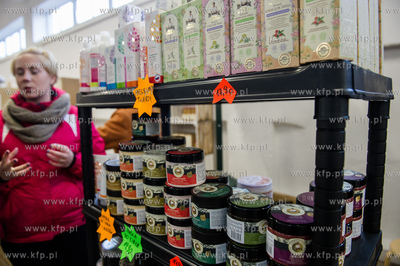 Gdansk. Hala postoczniowa przy ul. Doki 1. BioBazar...