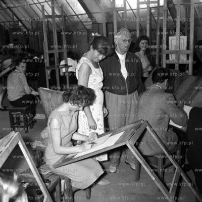 Zajęcia z malarstwa w PWSSP w Gdańsku. (lata60).
1965
0005395z_pwssp
Fot....