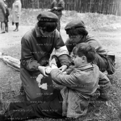 Ćwiczenia młodzieżowych odziałów PCK. (lata60)
1962
0005547z_kwiecien
Fot....