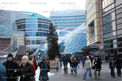 Zlote tarasy - kompleks wielofunkcyjny (biznesowo-handlowo-rozrywkowy)...