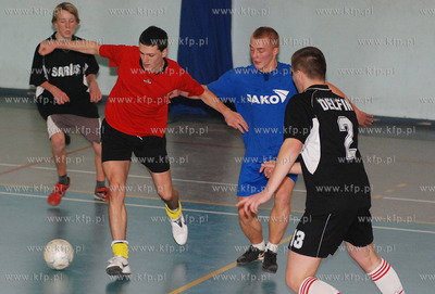 Ostatnia koejka Ligi Pilki Halowej gminy Kosakowo.
06.01.2008
fot....