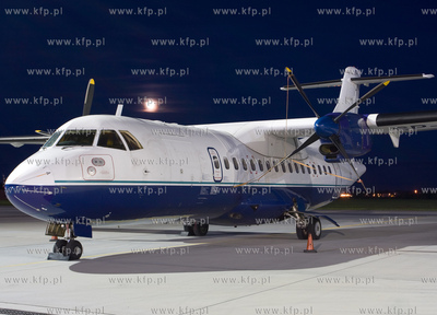 Gdansk, Rebiechowo. Nz. ATR 42-300 linii JetAir.
06.07.2009
fot....
