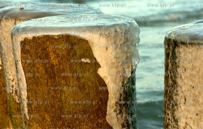 Zimowo lodowa plaza w Ustce. 17.01.2010 r. Fot. Arturo...