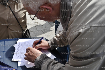 Kampania wyborcza przd wyborami Prezydenta RP. Zbieranie...