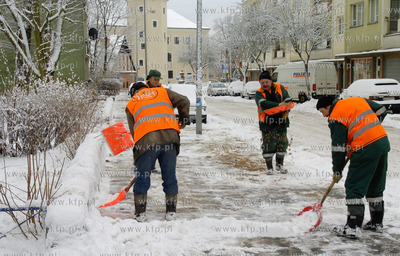 Slupsk

Trwa odsniezanie ulic i chodnikwo w Slupsku....