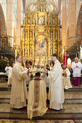 W Bazylice katedralnej w Pelplinie świecenia biskupie...
