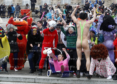 Przed Muzeum Narodowym w Szczecinie, na Wałach Chrobrego...