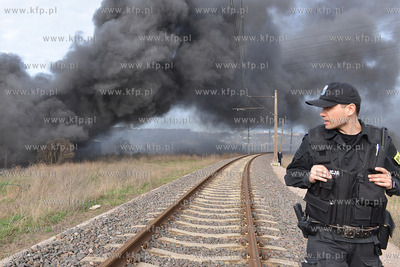 Pozar malarni firmy Indusco przy ul. Hutniczej w Gdyni,...