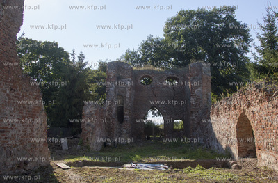 Woclawy - wies na Zulawach Gdanskich. Ruiny gotyckiego...