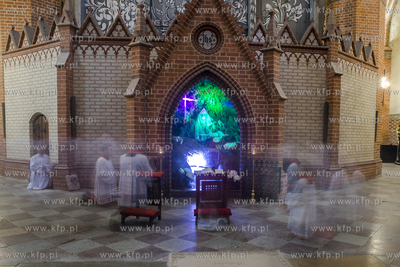 Z powodu pandemii koronawirusa wierni nie mogą uczestniczyć...