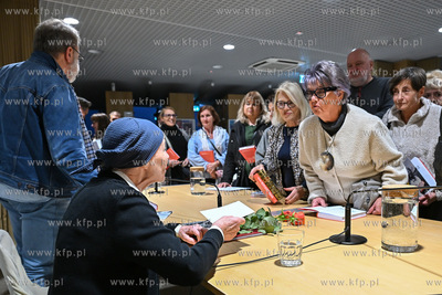Biblioteka Sopocka. SOPOTEKA. Głośne czytanie fragmentów...