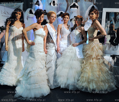 Gdansk. VII Targi Slub i Wesele. Nz modelki w sukniach...