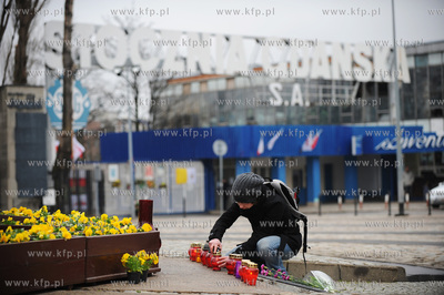 Zaloba po katastrofie samolotu prezydenckiego pod Smolenskiem....