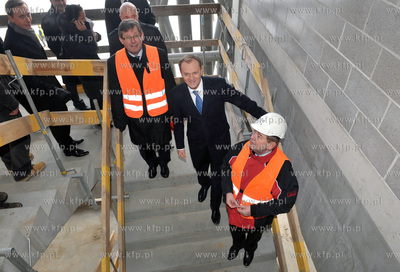 Konferencja prasowa premiera Donalda Tuska na stadionie...