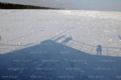 Niska temperatura spowodowala zamarzniecie Zatoki Gdanskiej....