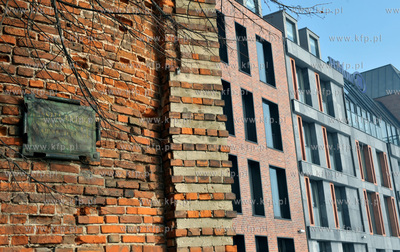 Gdansk. Baszta Labedz i Hotel Hilton na Targu Rybnym.
02.03.2011
fot....
