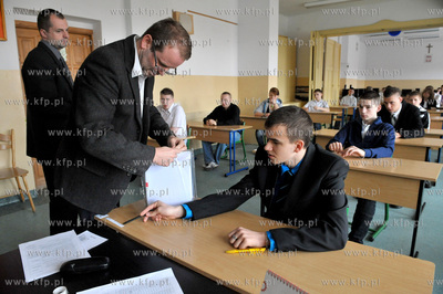 Egzamin klas trzecich z zakresu przedmiotow humanistycznych...