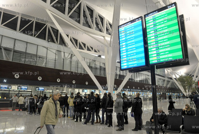 Pierwszy dzien funkcjonowania nowego terminalu T2 gdańskiego...