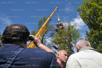 Uroczystosci wciagniecia rzezby Alegorii Nauki wienczacej...