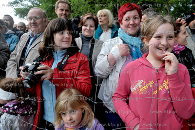 Wyburzanie Mostku Weisera Dawidka na gdanskiej Strzyzy....