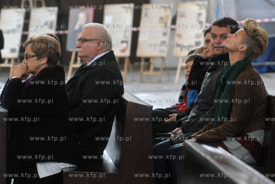 70 urodziny Lecha Walesy. Msza swieta w Bazylice Mariackiej...