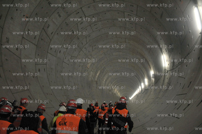 Zakonczona pierwsza nitka tunelu pod Wisla zostala...