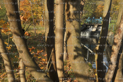 Zukowo. Jaz wodny na rzece Raduni przed mlynem. 21.10.2012...