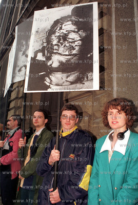 Proces ofiar grudnia '70 15.06.98 fot. Maciej Kosycarz...