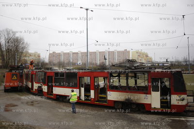 Gdansk. Na petli na Zaspie zerwala się siec trakcyjna...