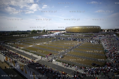 Gdansk Arena. Kibice wchodza na mecz mistrzostw europy...