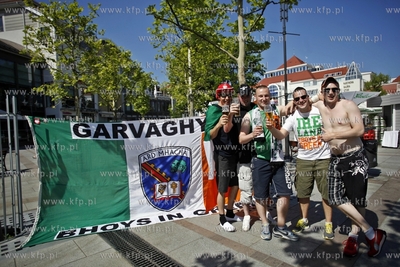 W Sopocie pojawili sie kibice z Irladii, ktorzy przyjechali...