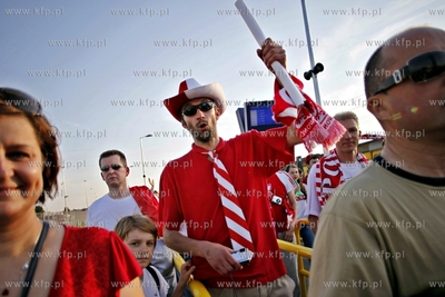Gdansk Arena. Kibice wchodza na mecz Mistrzostw Europy...