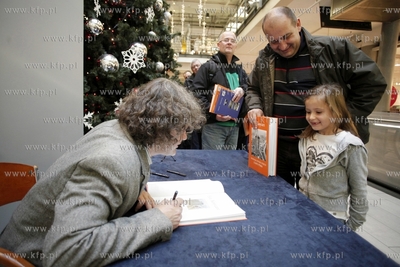 Gdansk. Centrum Handlowe Manhattan. Promocja albumu...