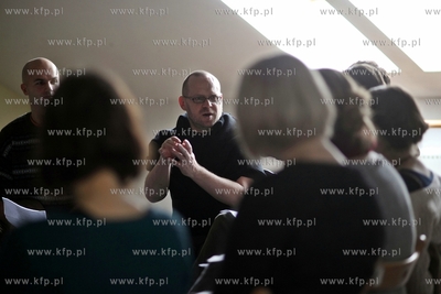 Sopocka Scena off de Bicz. Warsztaty spiewacze z Adamem...