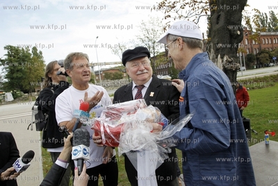 Rozpoczecie biegu Freedom Charity Run, ktory ma na...